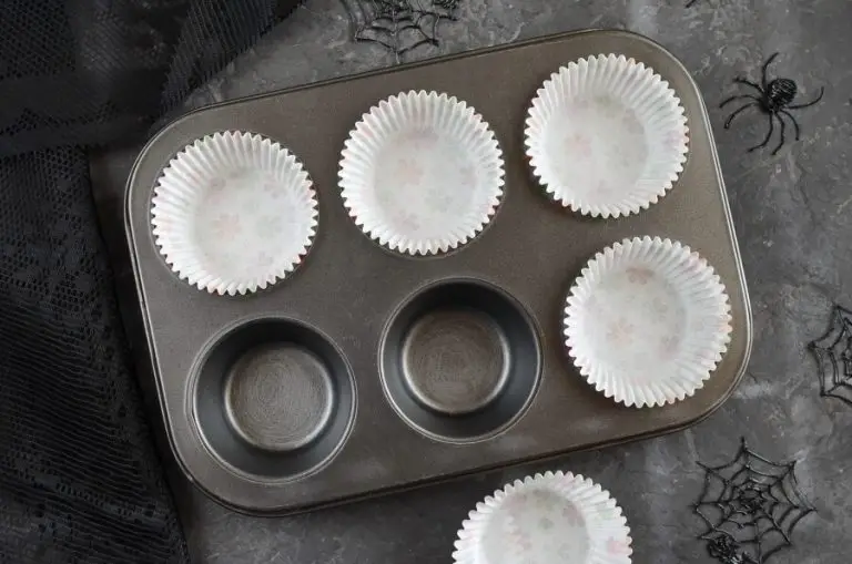 Step 1 - Spider Web Chocolate Fudge Muffins