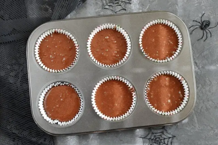 Step 7 - Spider Web Chocolate Fudge Muffins
