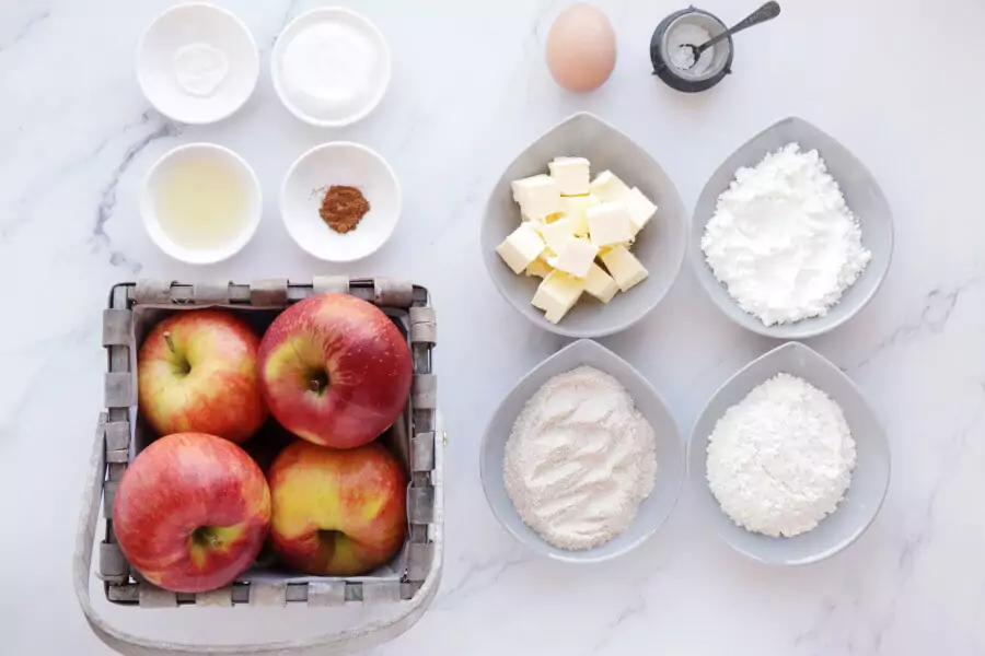 Ingredients for Apple Pie (in the apple)