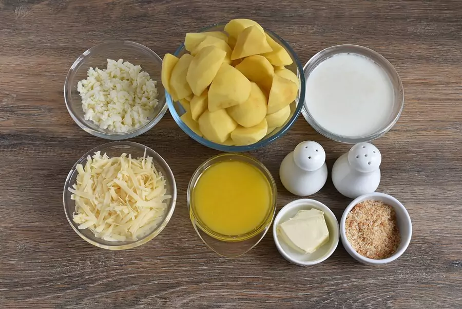 Ingredients for Baked Mashed Potatoes with Parmesan Cheese and Bread Crumbs