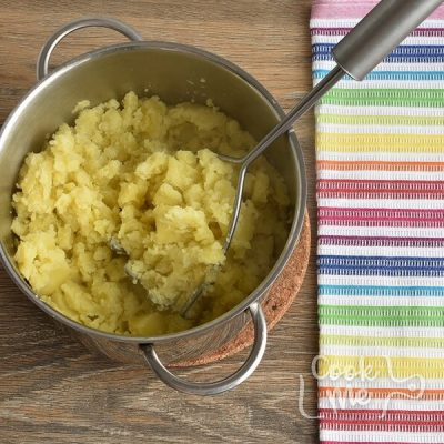 Baked Mashed Potatoes with Parmesan Cheese and Bread Crumbs recipe - step 3