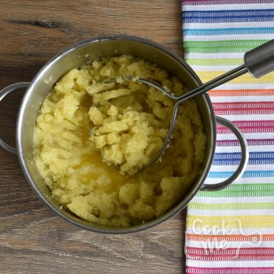 Baked Mashed Potatoes with Parmesan Cheese and Bread Crumbs recipe - step 4