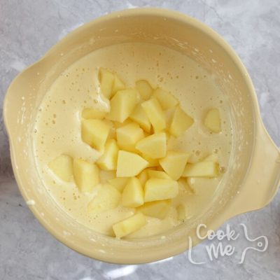 Cinnamon Glaze Apple Cake recipe - step 4