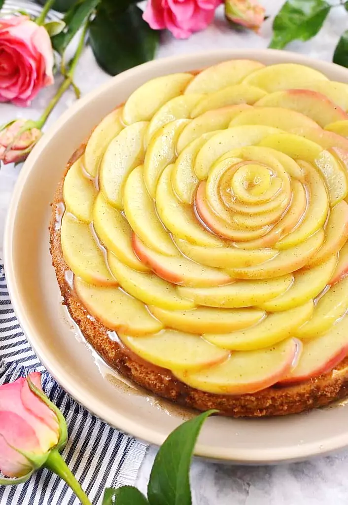 Cinnamon Glaze Apple Cake