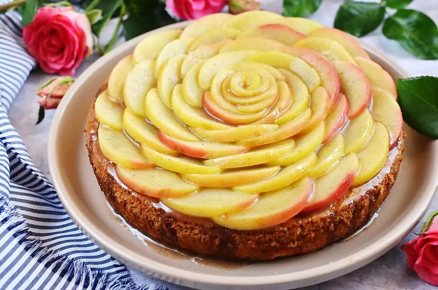 Cinnamon Glaze Apple Cake