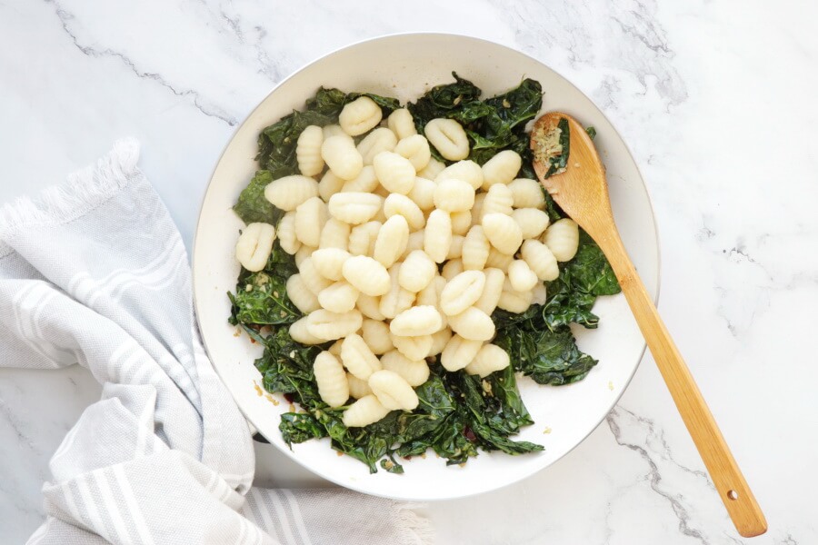 Creamy Vegan Gnocchi with Garlic & Kale recipe - step 5