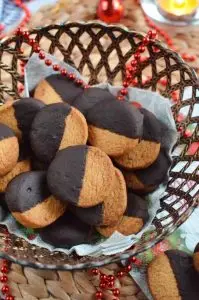German Christmas Cardamom Cookies (Kardamon Plaetzchen)