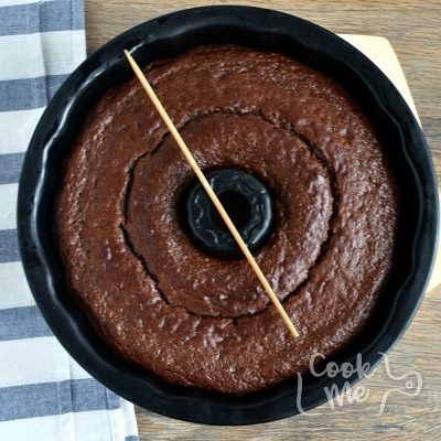 Glazed Chocolate-Pumpkin Bundt Cake recipe - step 7
