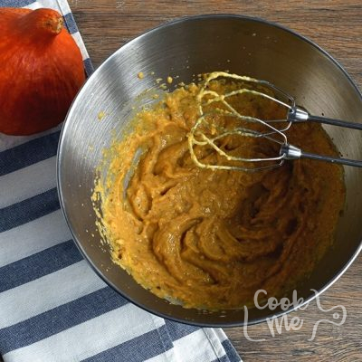 Glazed Chocolate-Pumpkin Bundt Cake recipe - step 3