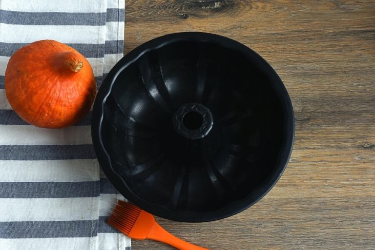Step 1 - Glazed Chocolate-Pumpkin Bundt Cake