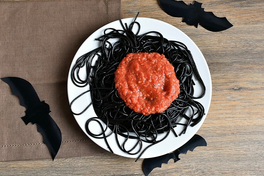 How to serve Halloween Spaghetti
