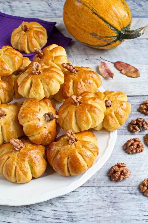 Pumpkin Dinner Rolls