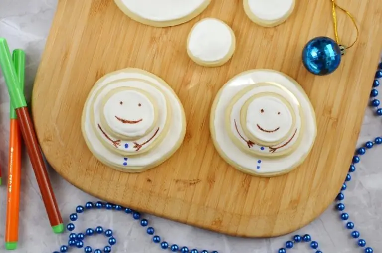 Step 10 - Stacking Snowmen Biscuits