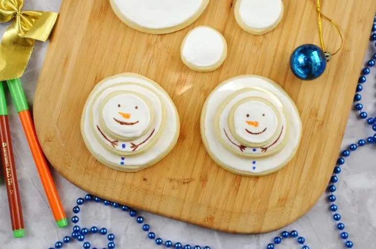 Step 11 - Stacking Snowmen Biscuits