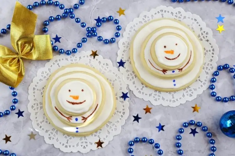 Step 12 - Stacking Snowmen Biscuits