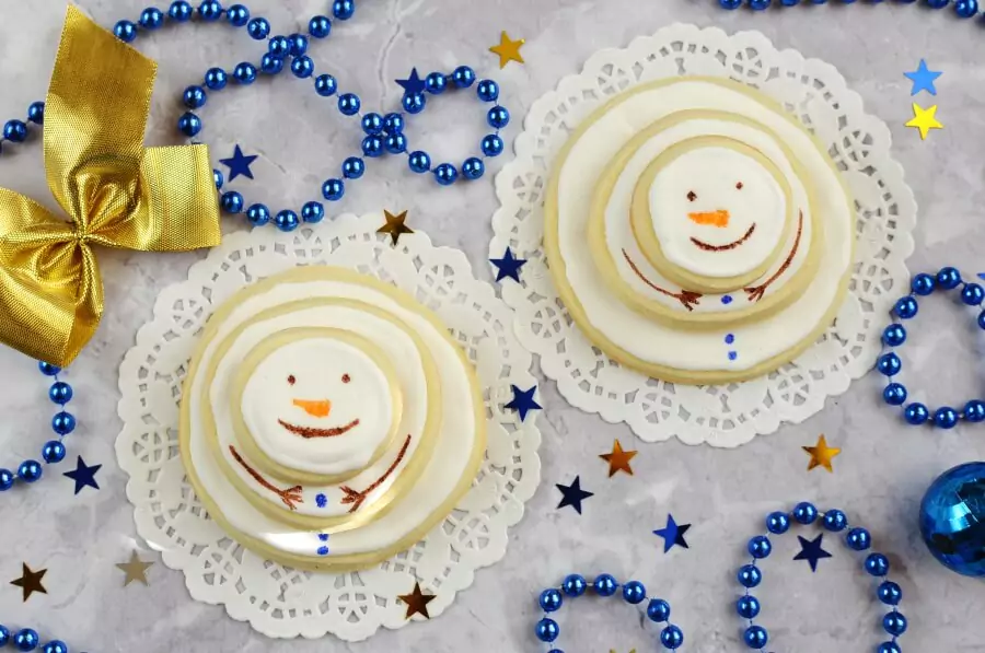 Stacking Snowmen Biscuits
