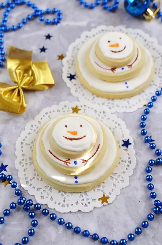 Stacking Snowmen Biscuits