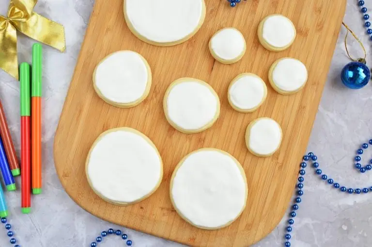 Step 7 - Stacking Snowmen Biscuits