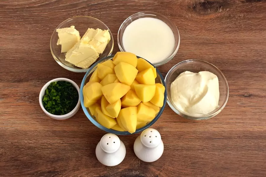 Ingredients for Sour Cream and Chive Mashed Potatoes