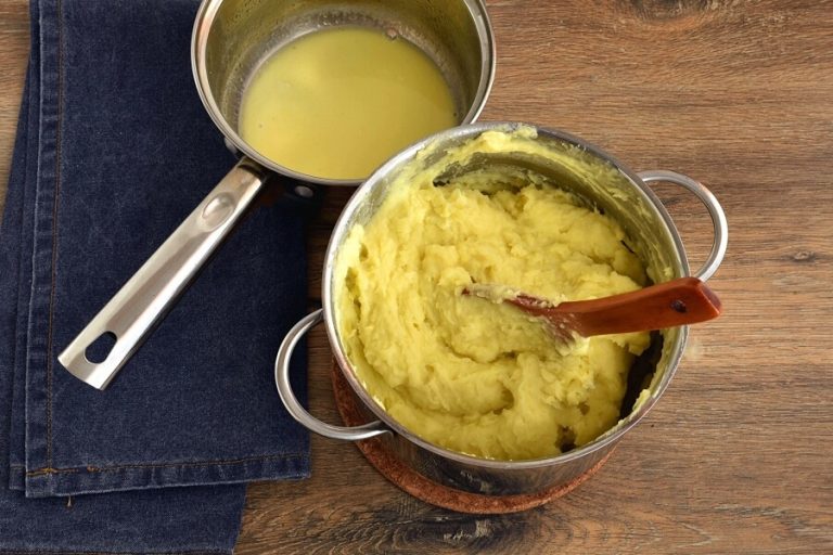 Step 4 - Sour Cream and Chive Mashed Potatoes