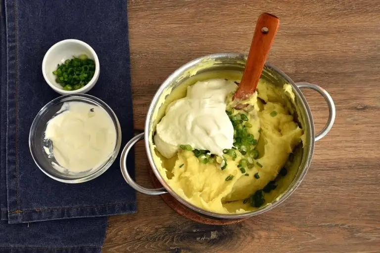 Step 4 - Sour Cream and Chive Mashed Potatoes