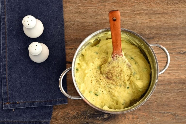 Step 4 - Sour Cream and Chive Mashed Potatoes