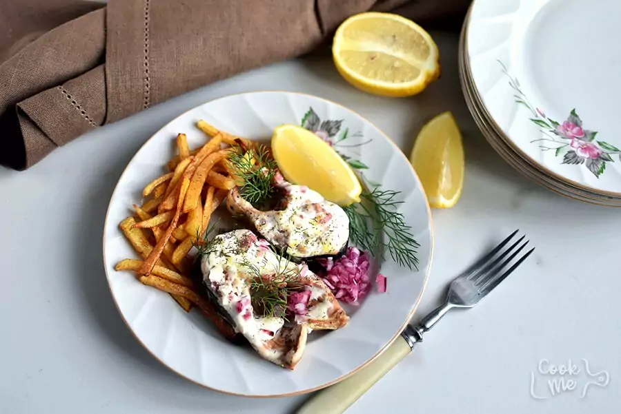 Baked Salmon Steaks with Sour Cream and Dill