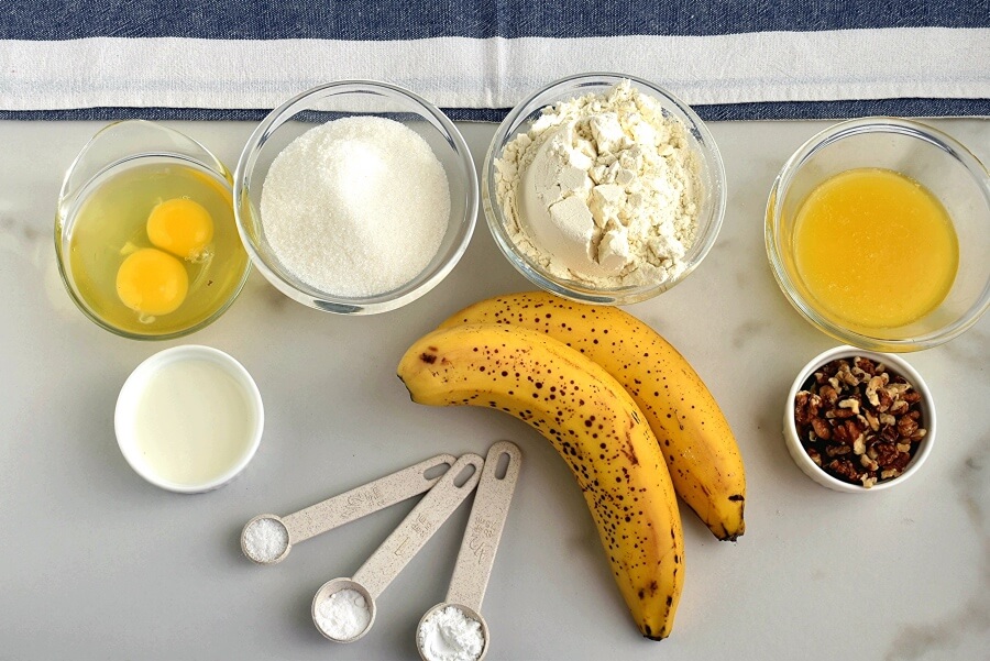 Ingridiens for Banana Bread in a Bread Machine