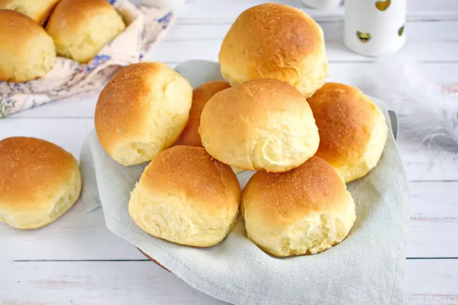 How to serve Buttery Fluffy Cornmeal Dinner Rolls