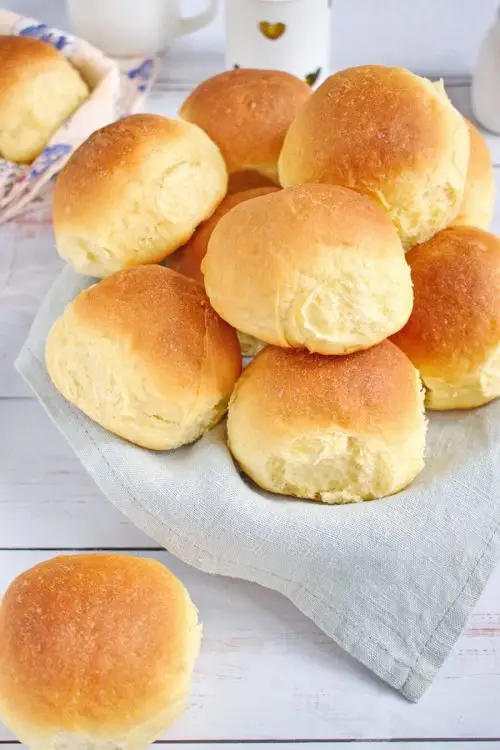 Buttery Fluffy Cornmeal Dinner Rolls