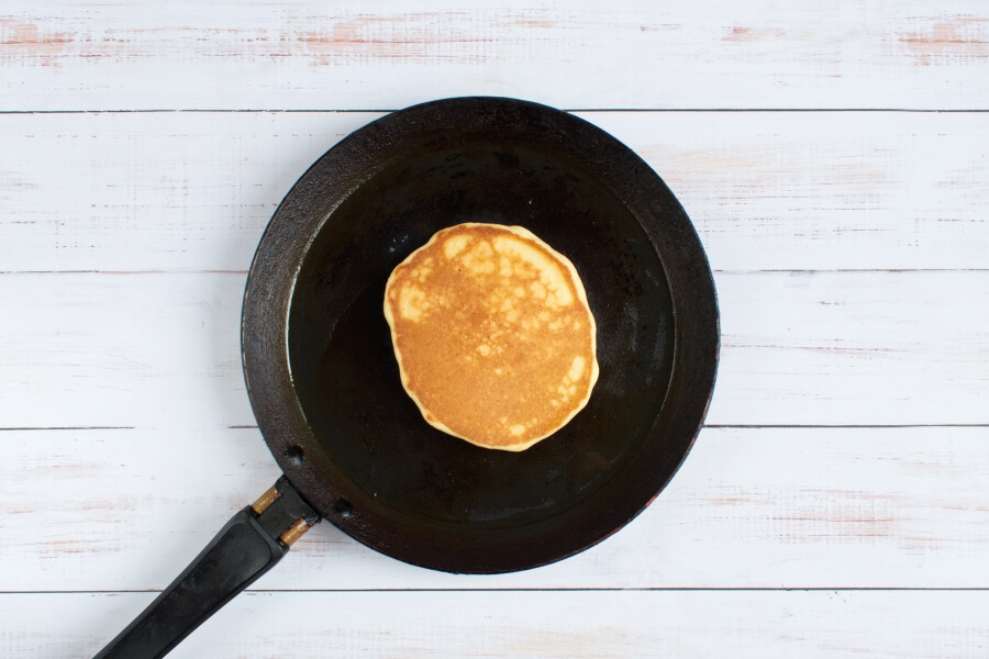 Cracker Barrel-Style Pancakes recipe - step 6