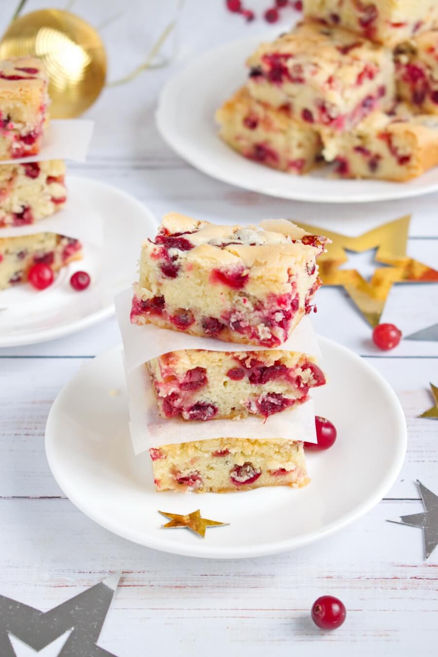Cranberry Christmas Cake (Best Recipe) - Insanely Good