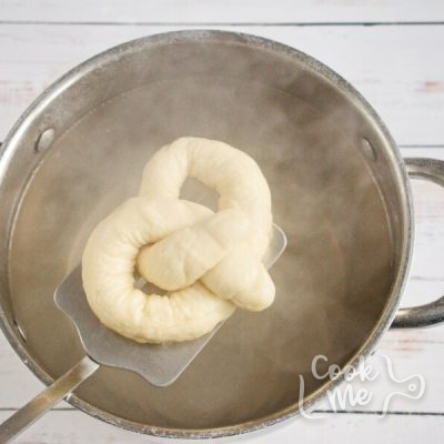 Easy Homemade Soft Pretzels recipe - step 8