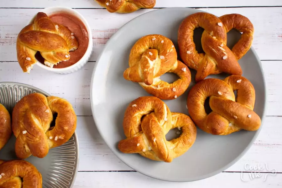Easy Homemade Soft Pretzels