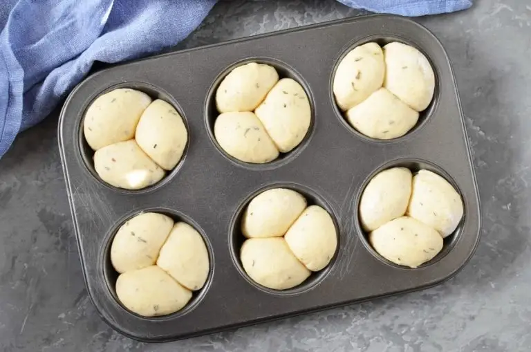 Cloverleaf Herb Dinner Rolls recipe - step 7