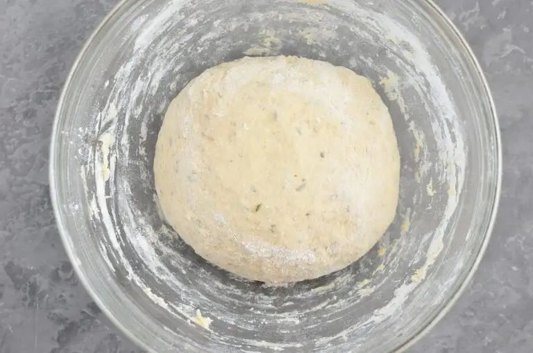 Cloverleaf Herb Dinner Rolls recipe - step 2