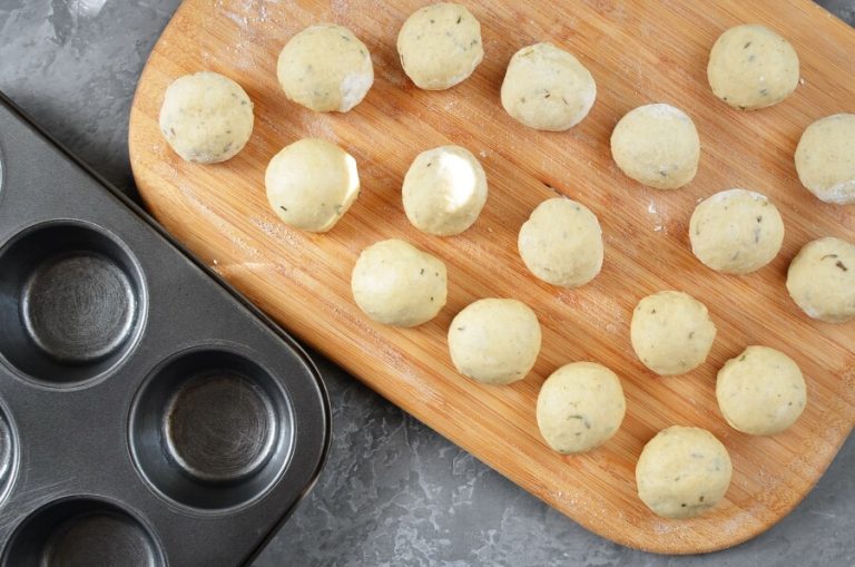 Step 5 - Cloverleaf Herb Dinner Rolls