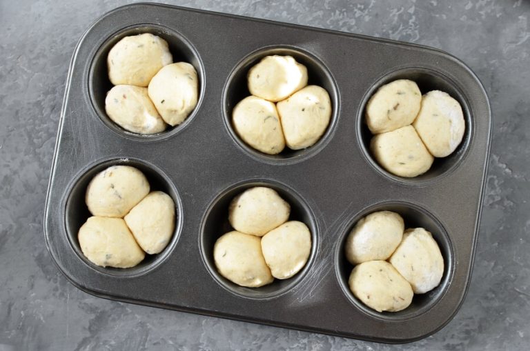 Step 6 - Cloverleaf Herb Dinner Rolls