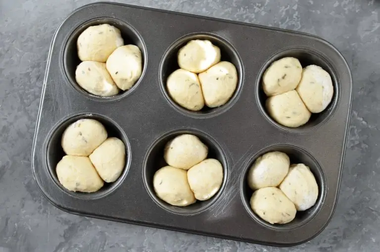 Cloverleaf Herb Dinner Rolls recipe - step 6