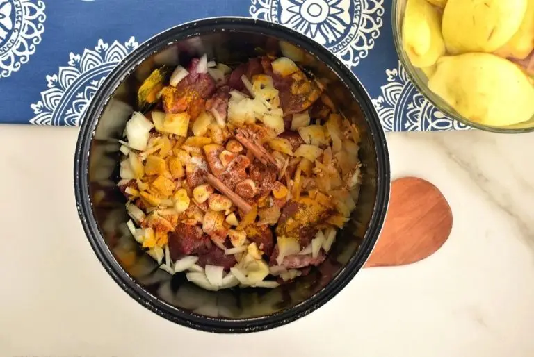 Step 1 - Moroccan Tagine With Quinces and Honey