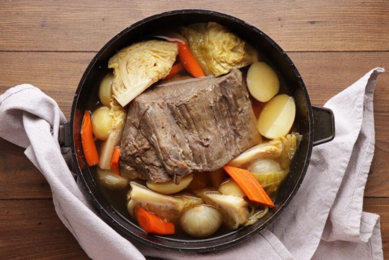 Oven Baked Corn Beef and Vegetables Recipe Cook.me Recipes