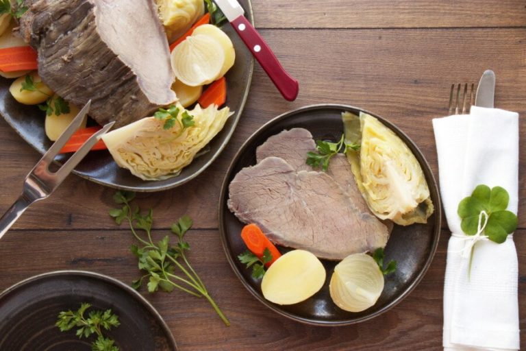 Oven Baked Corn Beef and Vegetables Recipe Cook.me Recipes