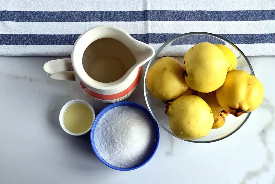 Ingredients for Quince Preserves in Syrup