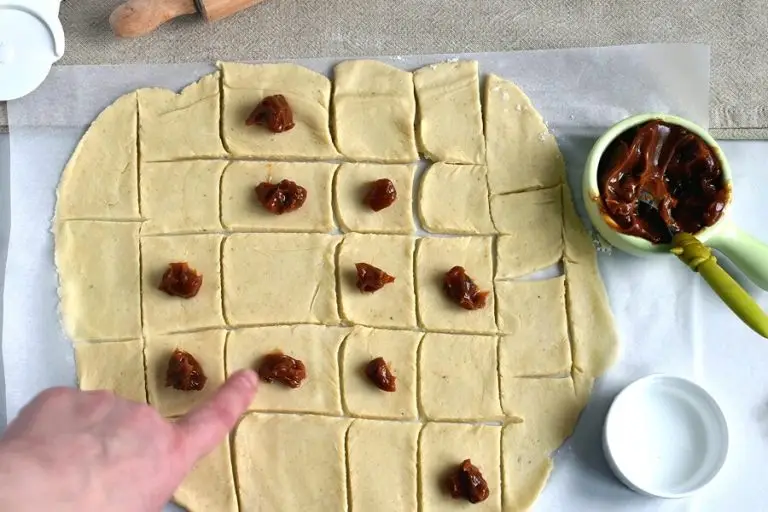 Step 6 - Pastelitos de Dulce de Leche