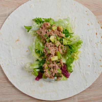 Avocado and Tuna Salad Wraps recipe - step 3
