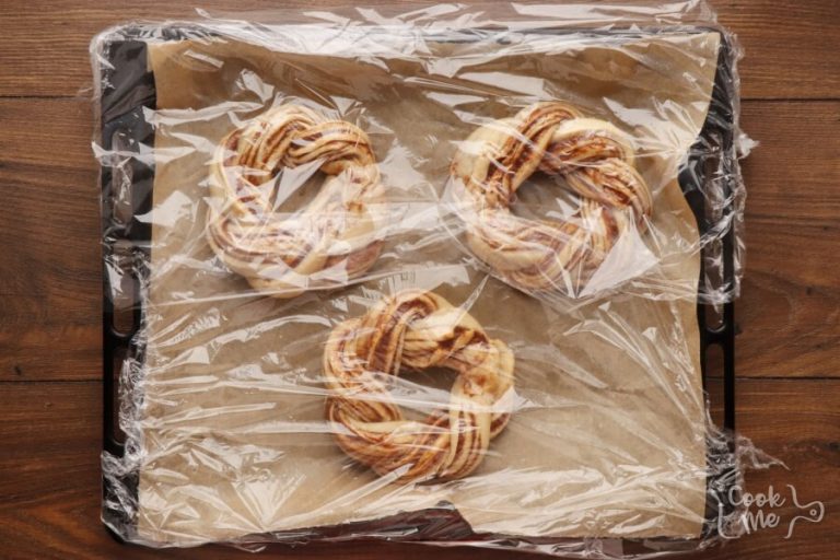 Step 9 - Christmas Bread Wreath