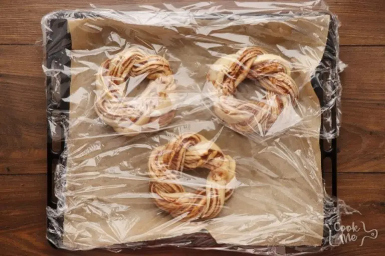 Step 9 - Christmas Bread Wreath