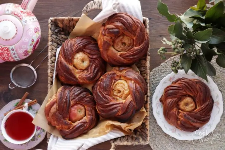 Step 13 - Christmas Bread Wreath
