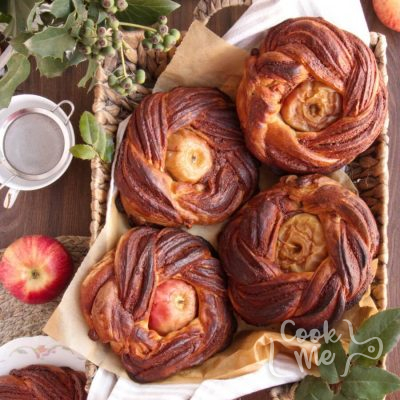 Christmas Bread Wreath Recipe-Homemade Christmas Bread Wreath-Easy Christmas Bread Wreath