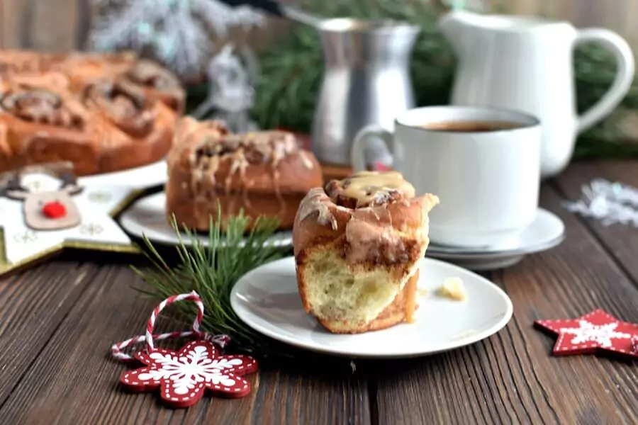 Easy Cinnamon Rolls (from Scratch)